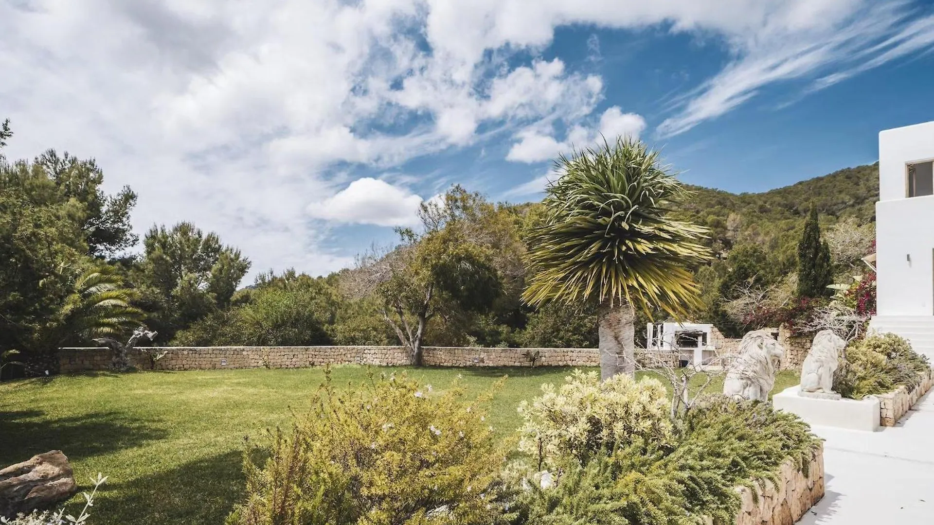 Impressive Holiday Home With Views Sant Carles de Peralta